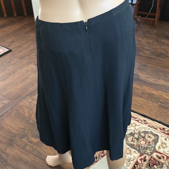 Authentic Chanel navy skirt. Sz 40. - Picture 4 of 5